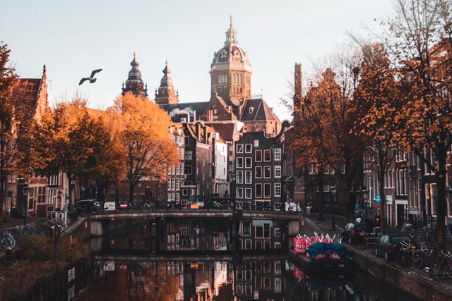 Grachten kerk Amsterdam